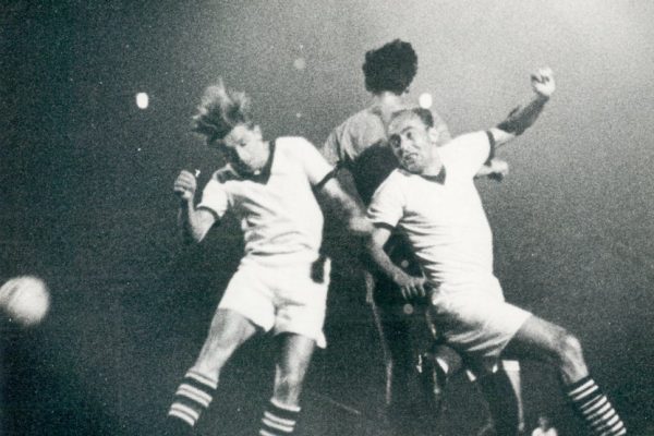 Fußball Leipzig historisch
SC Lokomotive - SC Rotation 2:1
Ortsderby vor 100 000 Zuschauern - Deutschlandrekord für alle Zeiten!
Hoffmann, Knaust und Konzzack.
Foto: Westend-Presseagentur/Rohrlapper