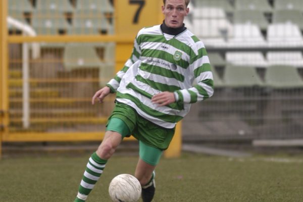 Sport/Fu§ball/Saison 2004/2005 der NOFV-Oberliga Sd/Winterpause/Saisonvorbereitung
Testspiel FC Sachsen Leipzig Ð Tennis Borussia Berlin 1:0
Alfred-Kunze-Sportpark Leutzsch
15.1.2005 Jens Wagner
Daniel Ferl (FCS) am Ball
Westend, Martin-Luther-Ring 13, 04109 Leipzig; Tel.: 0049 341 33380; Deusche Bank BLZ 86070024, KN 1776699; Steuernr.: 238/221/00376