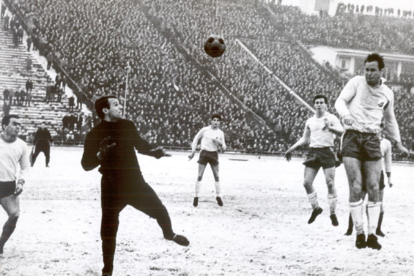 Fußball historisch Leipzig
BSG Chemie Leipzig 

Foto: Westend-Presseagentur
Ortsderby Lok Zentrallstadion Bauchspieß Fussball Fußball c