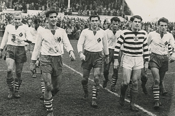 BSG Chemie Leipzig
Quelle: Sammelmappe unbekannt
Chemie - Dynamo Berlin 4:0 1963/64
v.l. ?, Bauchspieß hinten, Behla, Herzog, Slaby, Berliner, Krause