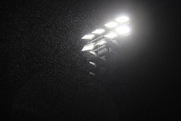 Flutlicht im Alfred-Kunze-Sportpark Leutzsch